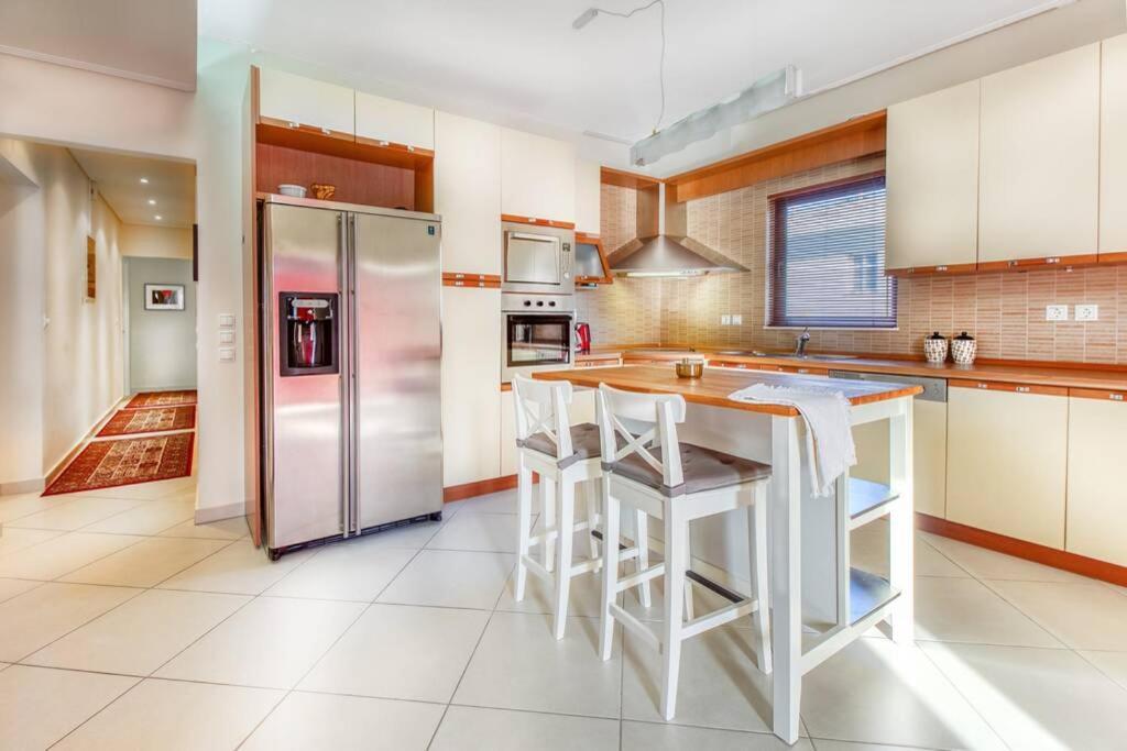 Spacious Apartment In Glyfada Close To The Sea アテネ エクステリア 写真