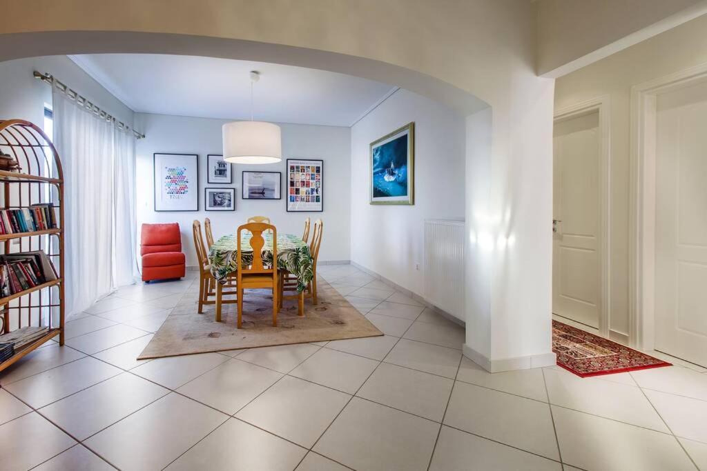 Spacious Apartment In Glyfada Close To The Sea アテネ エクステリア 写真