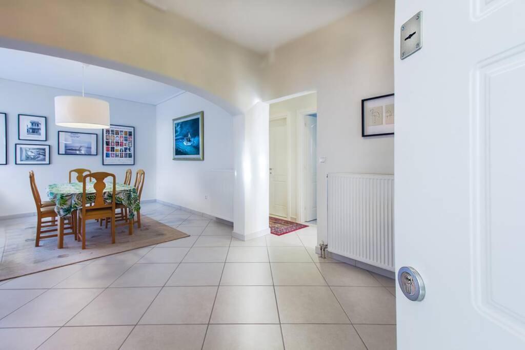 Spacious Apartment In Glyfada Close To The Sea アテネ エクステリア 写真