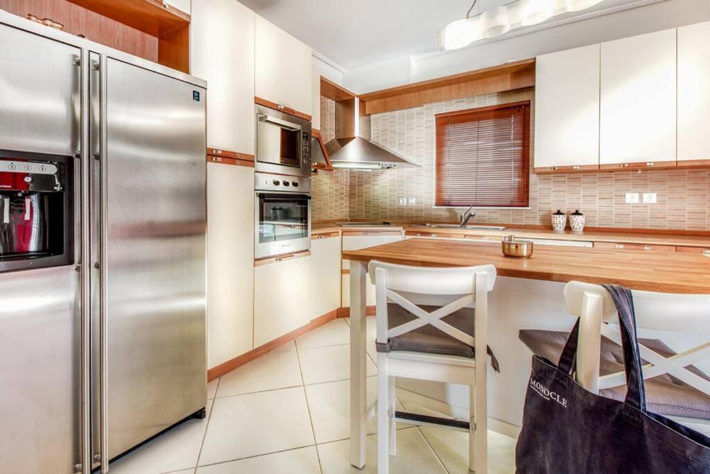 Spacious Apartment In Glyfada Close To The Sea アテネ エクステリア 写真