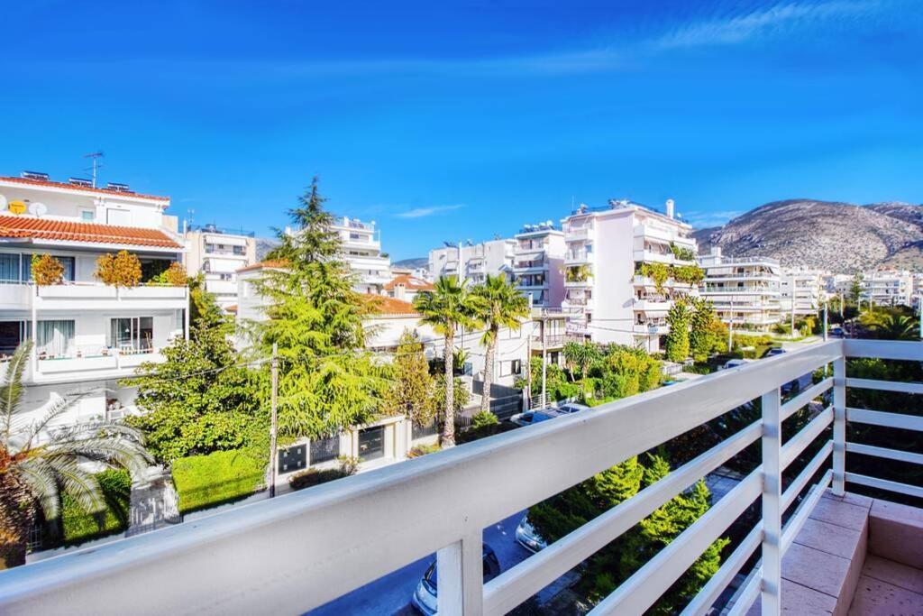Spacious Apartment In Glyfada Close To The Sea アテネ エクステリア 写真